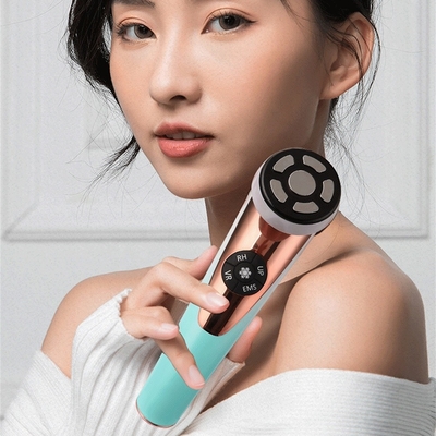 Dispositivo di bellezza RF professionale per un efficace ringiovanimento della pelle e riduzione delle rughe