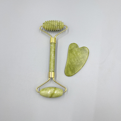 OEM/ODM Rose Quartz Jade Roller Facial Stone Massager Set con olio di siero e Gunsha